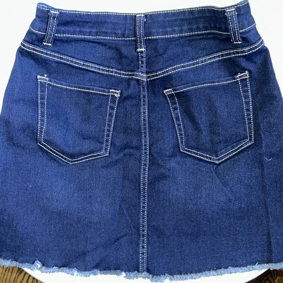 Used Mid Rise Skirt - Picture 2 of 2